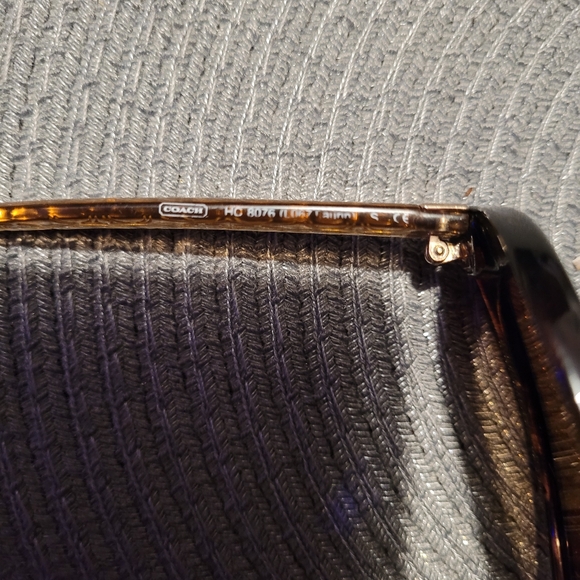 Coach HC 8076 L067 Laurin dark tortoise brown gradient sunglasses with clam case - Picture 4 of 14
